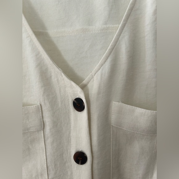 IZ Byer Cream Sleeveless Button Down Tie Front Top. Size Medium - Picture 3 of 10